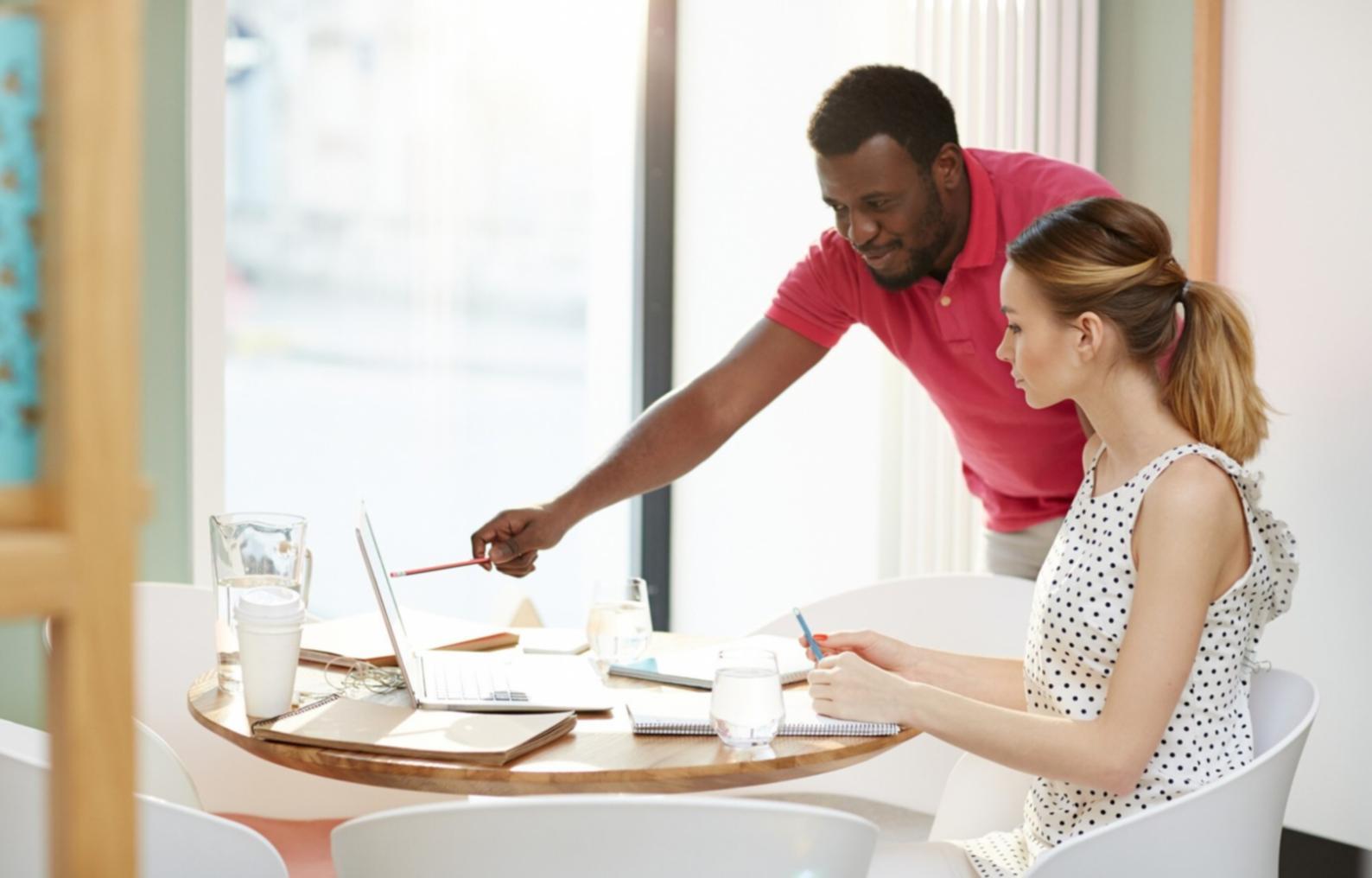 Ambiente di lavoro creativo per scrittori di fantascienza